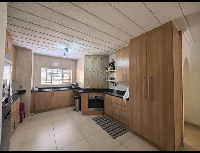 2 BEDROOM TOWNHOUSE FOR SALE IN BELLAIRS PARK